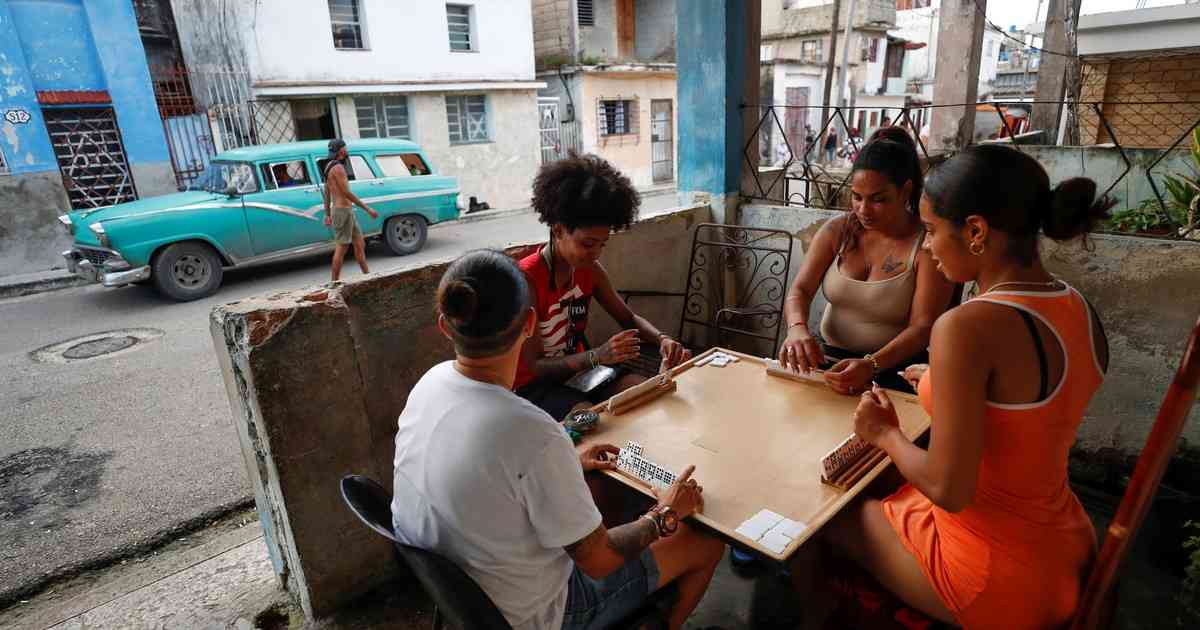 Crisis en Cuba: continúa el apagón, no hay clases y suspendieron las actividades no esenciales